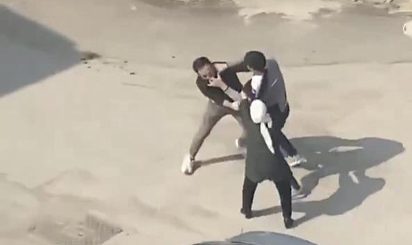 Bursa'da Trafikte Yol Verme Tartışması Meydan Kavgasına Döndü