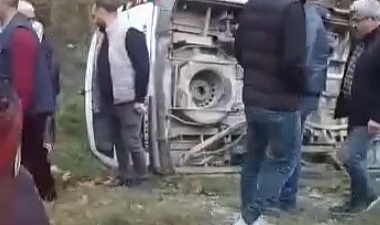 Bursa’da yolcu minibüsü devrildi: 8 kişi yaralandı