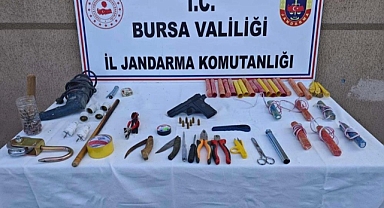 Bursa Kestel'de İzinsiz Kazı Yapan 9 Kişi Jandarma Operasyonuyla Yakalandı