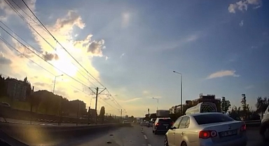 Bursa Nilüfer'de Zincirleme Trafik Kazası: Motosikletli Ölümden Döndü