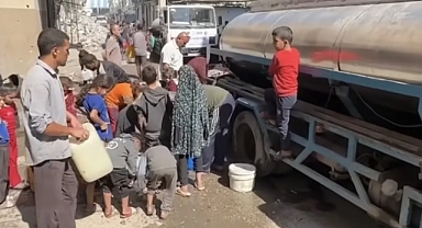 İHH, su krizinin yaşadığı Gazze'de tankerlerle su dağıttı