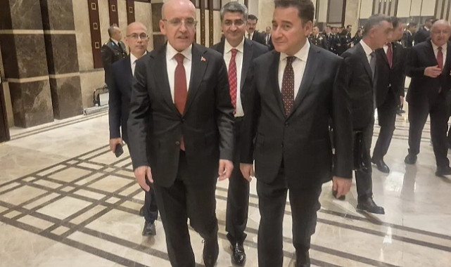 Mehmet Şimşek ile Ali Babacan, Beştepe’deki 29 Ekim resepsiyonunda bir araya geldi