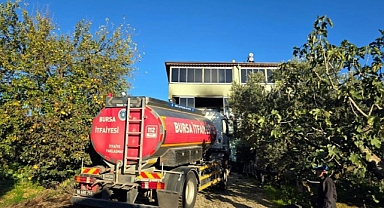 Mudanya'da Ev Yangını: İki Kişi Dumandan Etkilendi