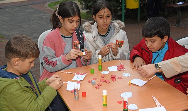 Osmangazi Belediyesi Gezici Kütüphane ile Cumhuriyet Coşkusunu Mahallelere Taşıdı
