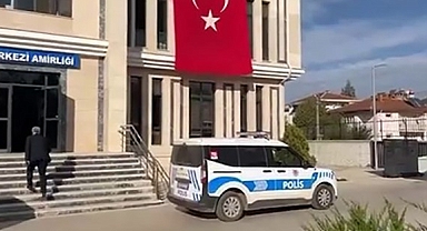 Bursa'da 28 yıl 8 ay hapis cezasıyla aranan 2 şüpheli yakalandı