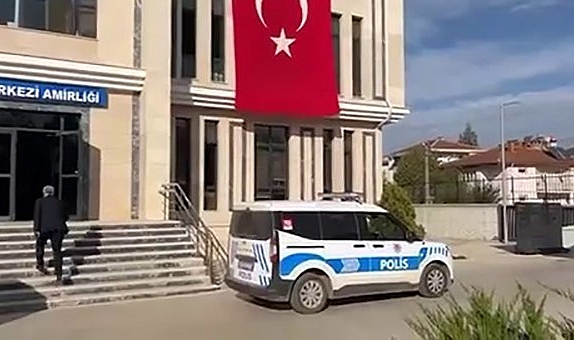 Bursa'da 28 yıl 8 ay hapis cezasıyla aranan 2 şüpheli yakalandı