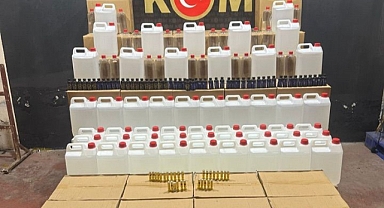 Bursa’da Kaçak Alkol Operasyonu: 1032 Litre Etil Alkol ve 84 Aroma Kiti Ele Geçirildi