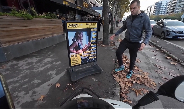 Bursa'da Motosiklet Kazası Mizahla Bitti