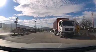 Bursa'da Ters Şeritte Son Sürat Giden Kamyon Korku Saçtı