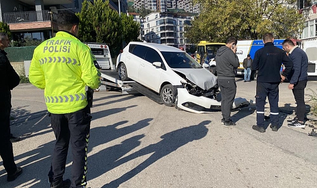 Bursa Mudanya'da Trafik Kazası: Uzman Çavuş ve Otobüs Sürücüsü Yaralandı