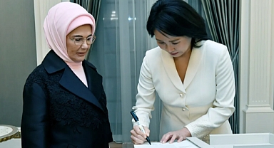 Emine Erdoğan, Güney Kore Devlet Başkanı Eşi ile Millet Kütüphanesi'ni Ziyaret Etti