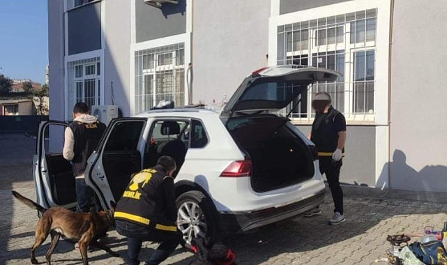Gemlik'te Polis Şüpheli Araçta Uyuşturucu Madde Ele Geçirdi