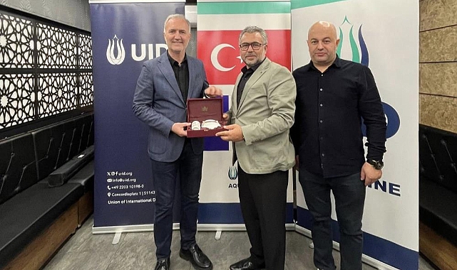 İnegöl Belediye Başkanı Alper Taban, Fransa'nın Cenon kentinde kardeş şehir protokolünü yeniledi