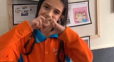 İnegöl'de Öğrenciler İşaret Diliyle Öğretmenler Günü'nü Kutladı