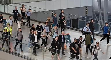 Küresel Şirketlerde Yapay Zeka Dalgası: On Binlerce Kişi İşini Kaybediyor