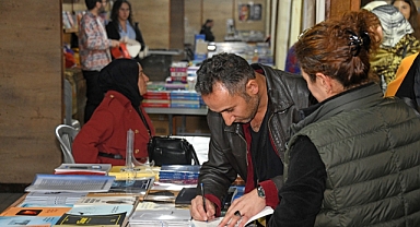 Osmangazi Kitap Fuarı’na Edebiyatseverlerden Yoğun İlgi