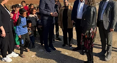 Ayağında 80 bin TL’lik çizmeyle yoksul çocukları ziyaret etti