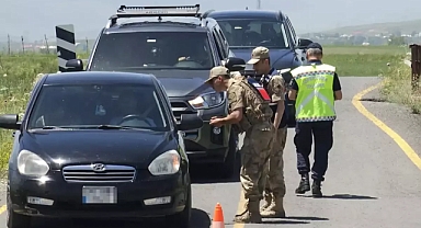 Bartın’da şehit babasına jandarmadan duygulandıran jest