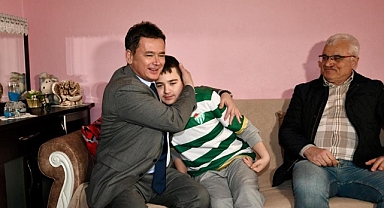 Başkan Aydın'dan Otizmli Yunus Emre'ye Doğum Günü Sürprizi