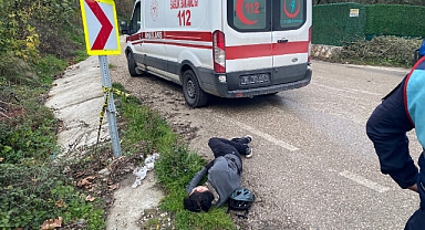 Bisikletli sürücü faciadan böyle döndü: Su giderine savrulup yaralandı