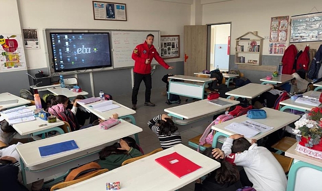 Bursa'da JAK Timlerinden Öğrencilere Deprem Farkındalık Eğitimi