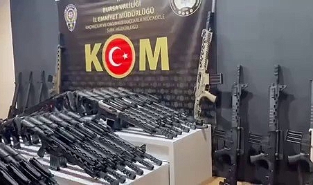 Bursa'da Kaçak Silah Operasyonu: 118 Ruhsatsız Tüfek Ele Geçirildi
