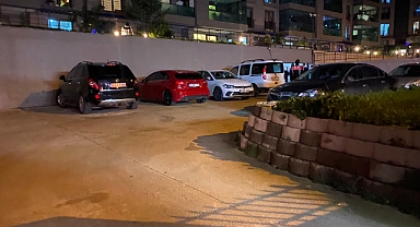 Bursa'da Kapalı Otoparkta Yanan Otomobil Paniğe Neden Oldu