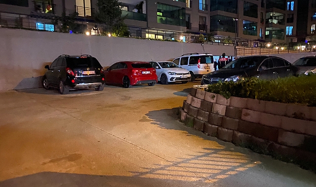 Bursa'da Kapalı Otoparkta Yanan Otomobil Paniğe Neden Oldu