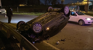 Bursa’da Kontrolden Çıkan Otomobil Takla Attı: Sürücü Yaralandı