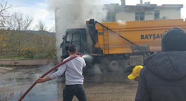 Bursa’da seyir halindeki hafriyat kamyonu alev topuna döndü