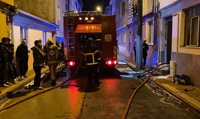 Bursa İnegöl'de 2 Katlı Binanın Çatısında Yangın Çıktı
