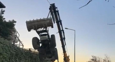 Bursa Mudanya'da Vinçten Düşen Kepçe Kamerada