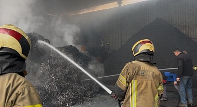 Bursa Nilüfer'de Fabrika Yangını Korkuttu