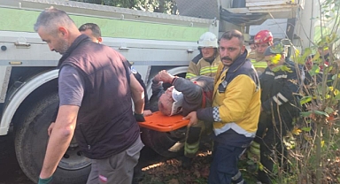 Bursa Orhangazi'de traktör dere yatağına uçtu: 78 yaşındaki sürücü vinçle kurtarıldı