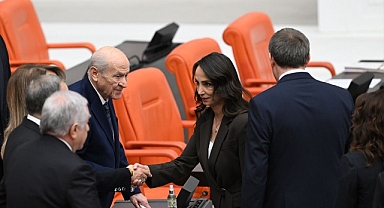 Devlet Bahçeli, Tülay Hatimoğulları ve Tuncer Bakırhan ile Tokalaştı