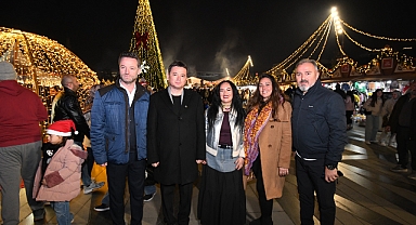  Erkan Aydın'dan Osmangazi Meydanı'nda Yeni Yıl Festivali Ziyareti