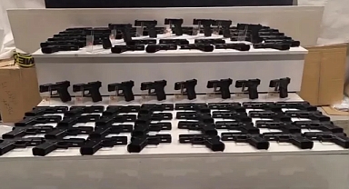 Eskişehir'de çekici üzerindeki araçta saklanmış 480 tabanca ele geçirildi