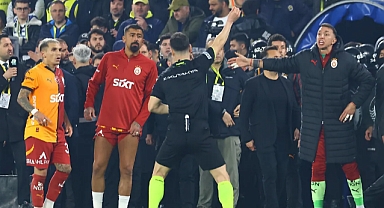 Fenerbahçe - Galatasaray Derbisinde Kartlar Havada Uçuşuyor