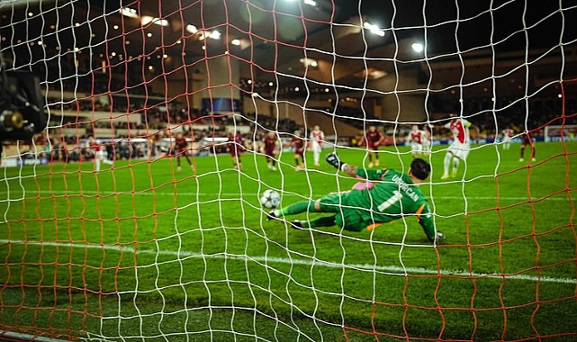 Galatasaray'da Uğurcan Çakır penaltı kurtardı