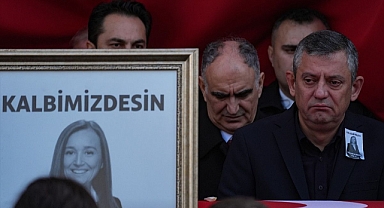 Gülşah Durbay’a veda: Özgür Özel gözyaşlarına hâkim olamadı