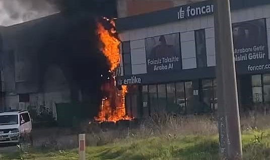 İnegöl'de Elektrik Panosunda Çıkan Yangın 2 İşyerine Sıçradı