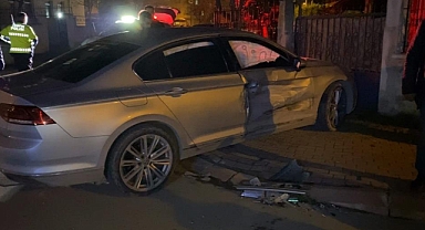 İnegöl'de İki Otomobil Çarpıştı: 1 Yaralı