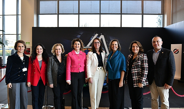 Kadının Güçlenmesi Bursa Platformu üyeleri, Oyak Renault'da buluştu