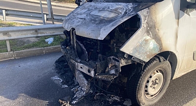 Mudanya'da Seyir Halindeki Minibüs Alev Aldı