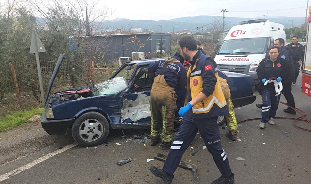 Orhangazi'de TOFAŞ ile Kamyonet Çarpıştı Sürücü Yaralandı