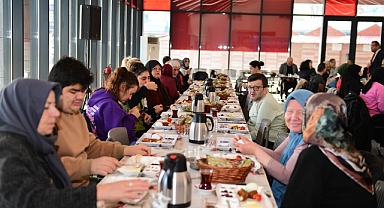 Osmangazi’de engelli bireyler ve aileleri kahvaltıda buluştu