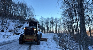 Osmangazi’de Karla Mücadele Seferberliği: Mahalle Yollarında Tuzlama ve Genişletme Çalışması