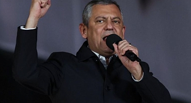 Özgür Özel'den ihraç edilen teğmenlere destek: “Rütbelerini takmayan namussuzdur”