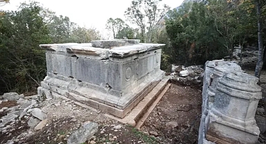 Termessos Antik Kenti'nde 14 Metrelik İki Anıt Mezar Yeniden Ayağa Kaldırılıyor