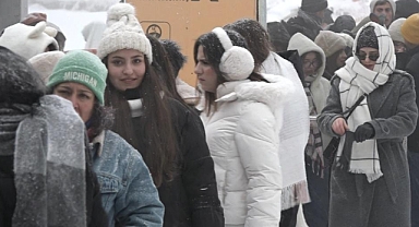 Uludağ’da Kar Yağışı Sonrası Yoğunluk Zirve Yaptı